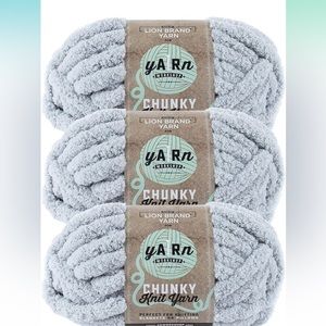 Lion Brand Chunky Yarn- 12 skeins selling together